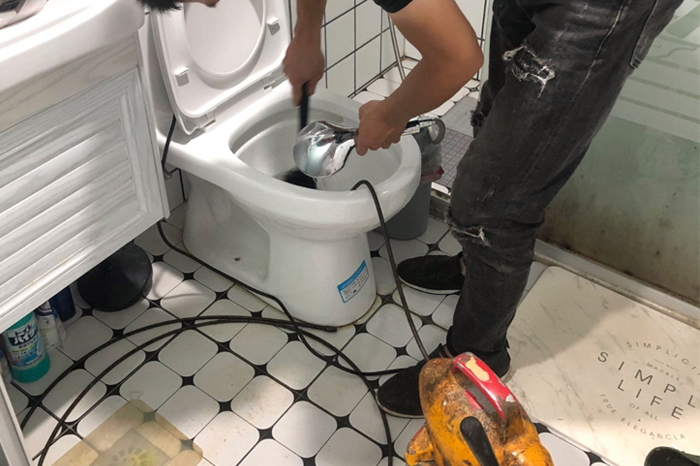 金州马桶堵塞自己疏通还是找师傅?专业上门服务让你省时更省心