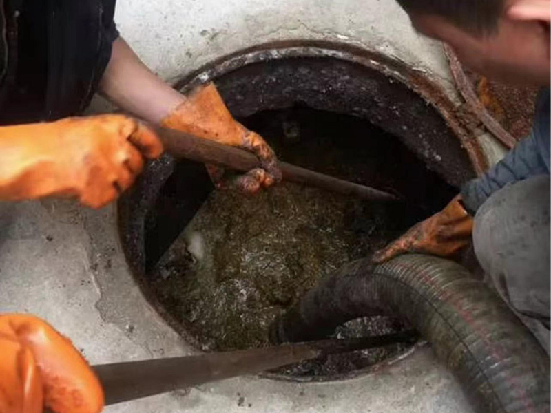 金州清理化粪池时如何避免沼气的危害?